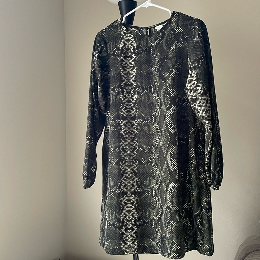H&M Snakeskin Animal Print Green Dress | Size 2 | Bold Sleeve | Mid-Length